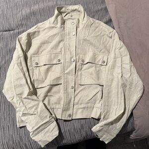 Zara Cream / off white zip up cropped jacket with pockets